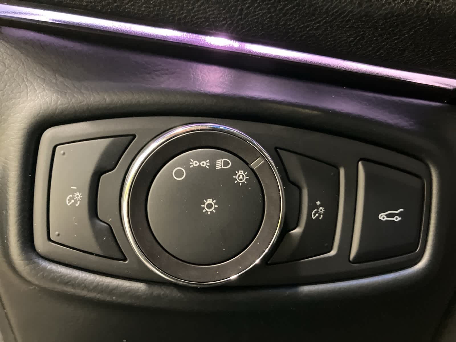 Thumbnail: 2015 Lincoln MKZ - 17