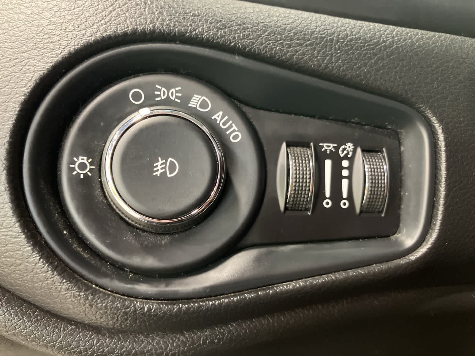 Thumbnail: 2023 Jeep Renegade - 14