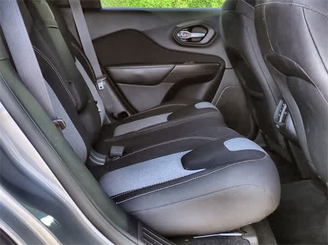 Thumbnail: 2015 Jeep Cherokee - 18