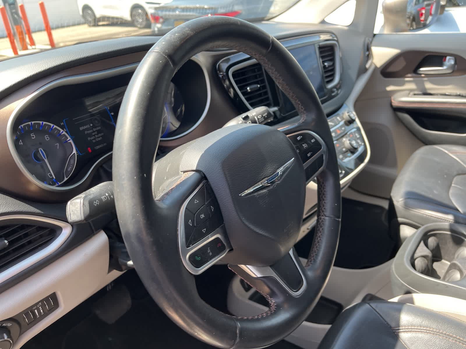 Thumbnail: 2017 Chrysler Pacifica - 25