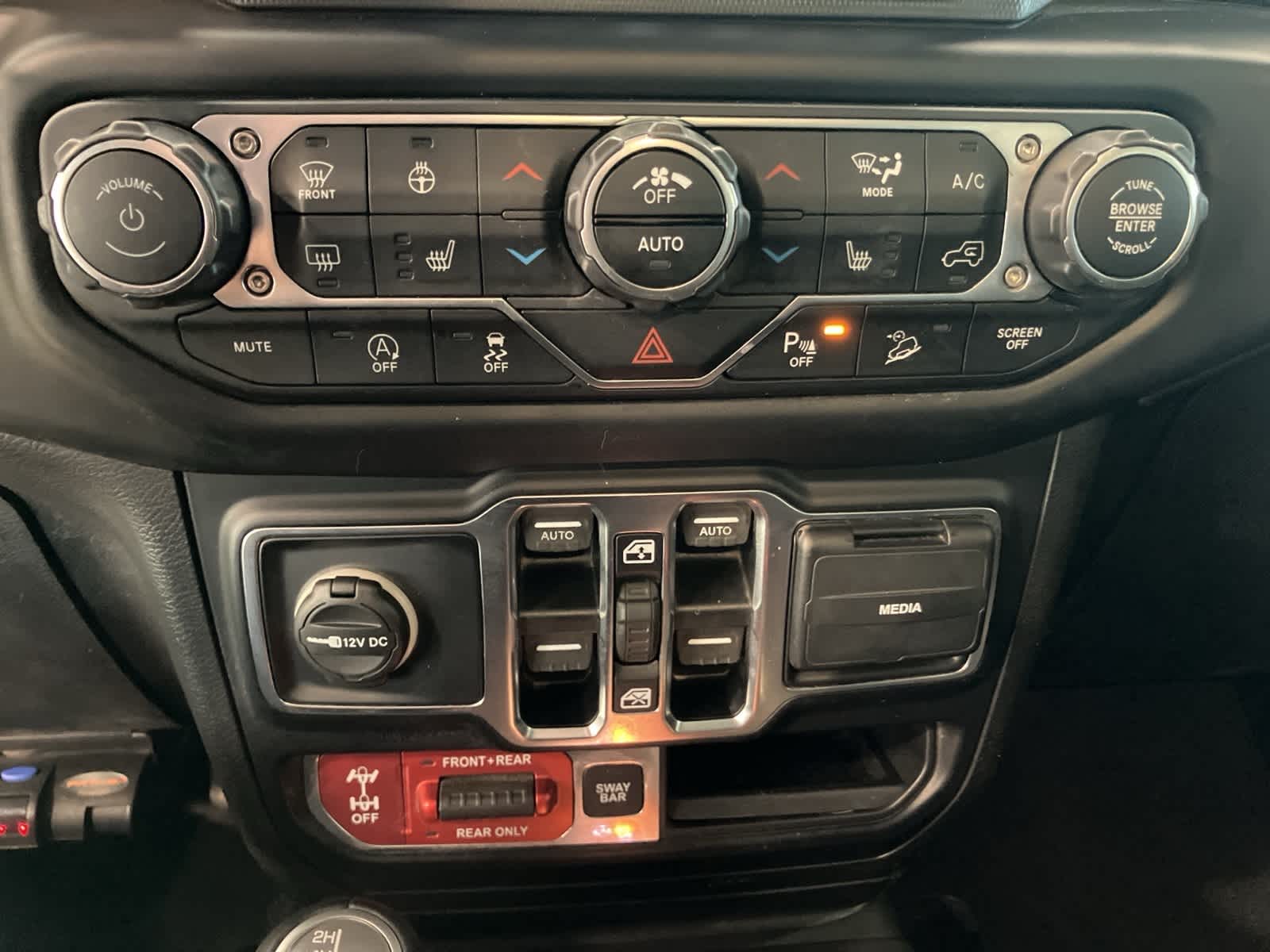 Thumbnail: 2019 Jeep Wrangler - 20