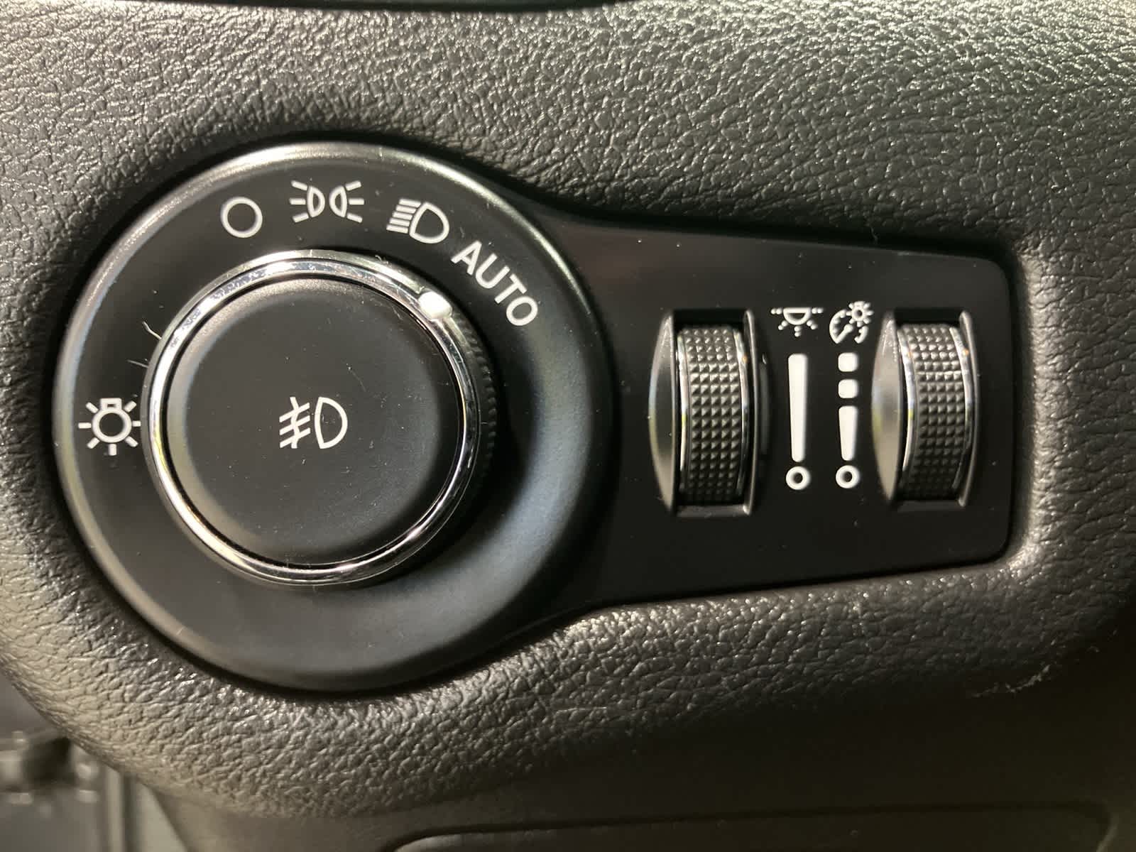 Thumbnail: 2020 Jeep Cherokee - 13