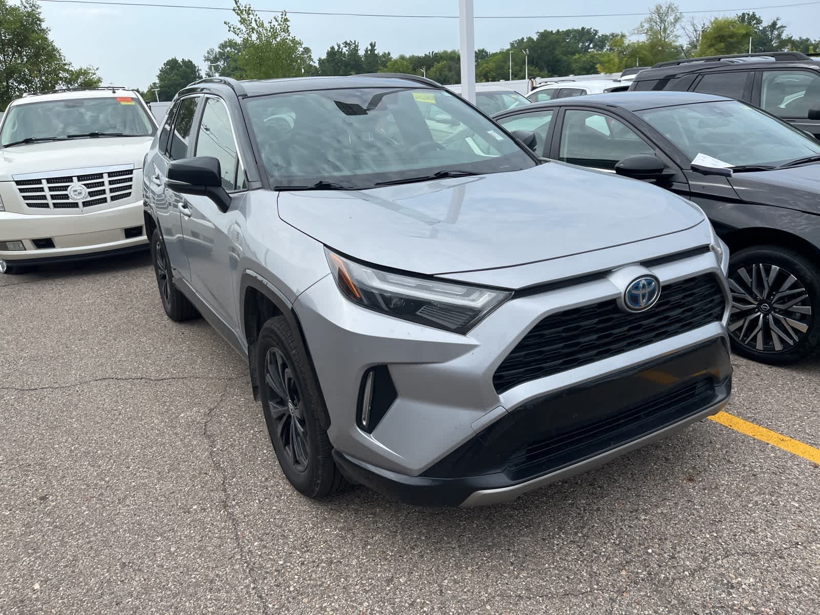 Thumbnail: 2022 Toyota RAV4 - 19
