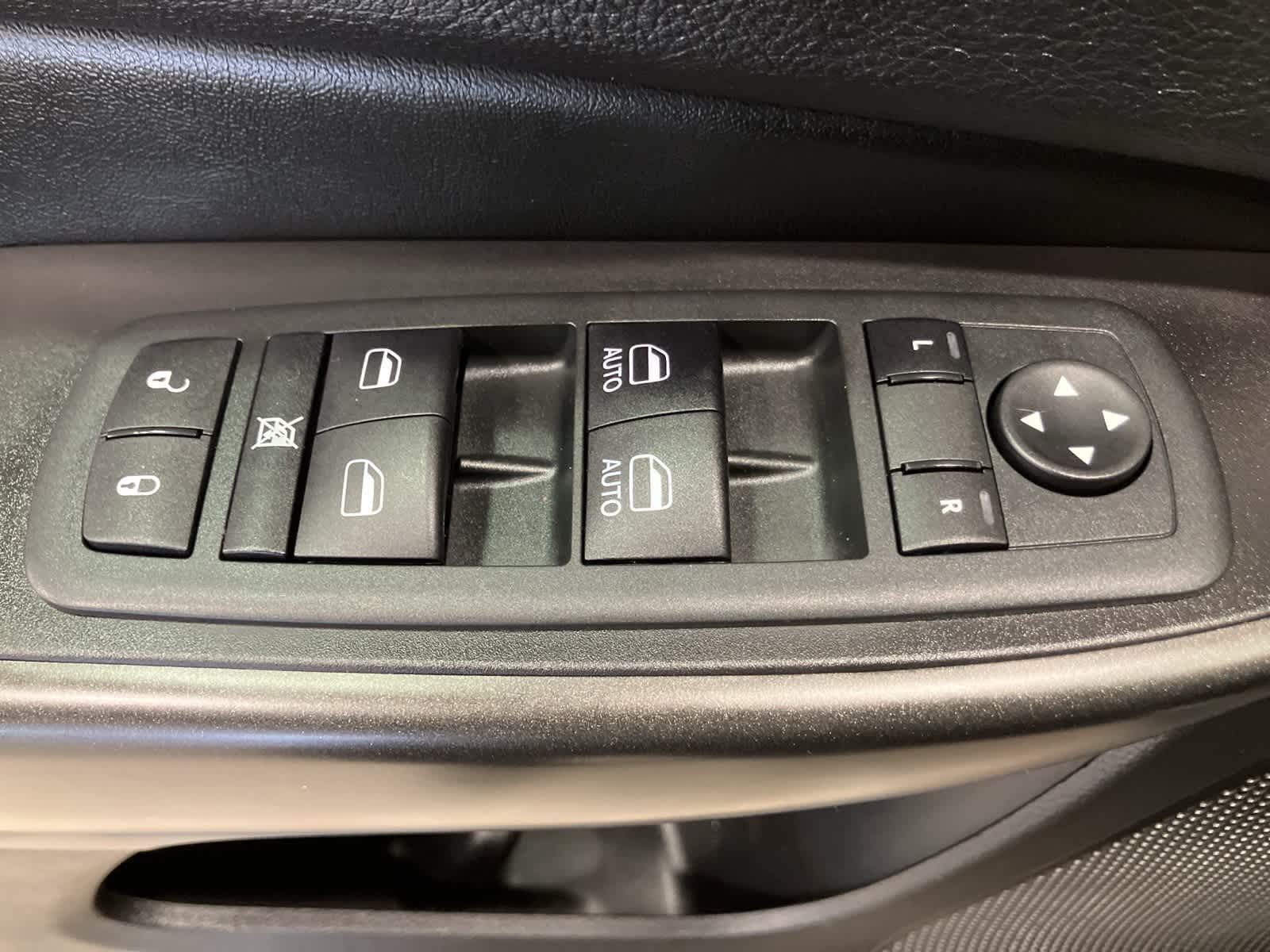 Thumbnail: 2021 Jeep Cherokee - 14