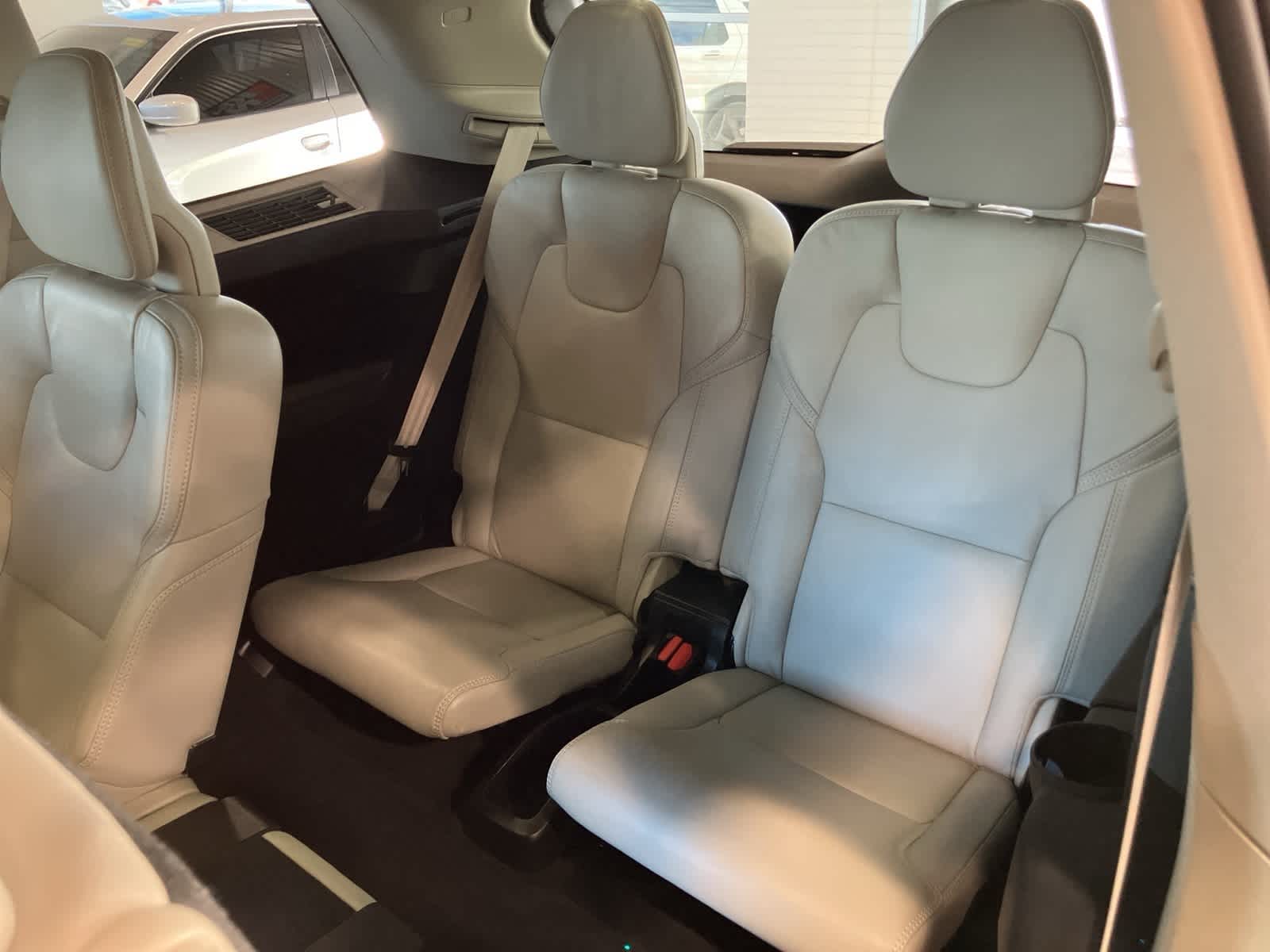 Thumbnail: 2022 Volvo XC90 - 25