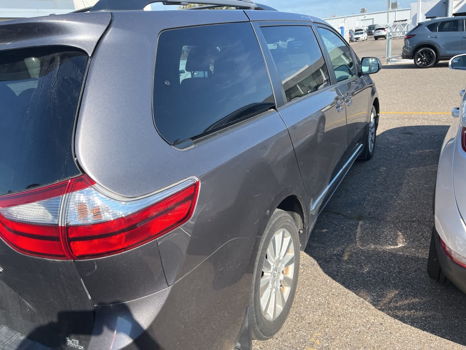 Thumbnail: 2015 Toyota Sienna - 14