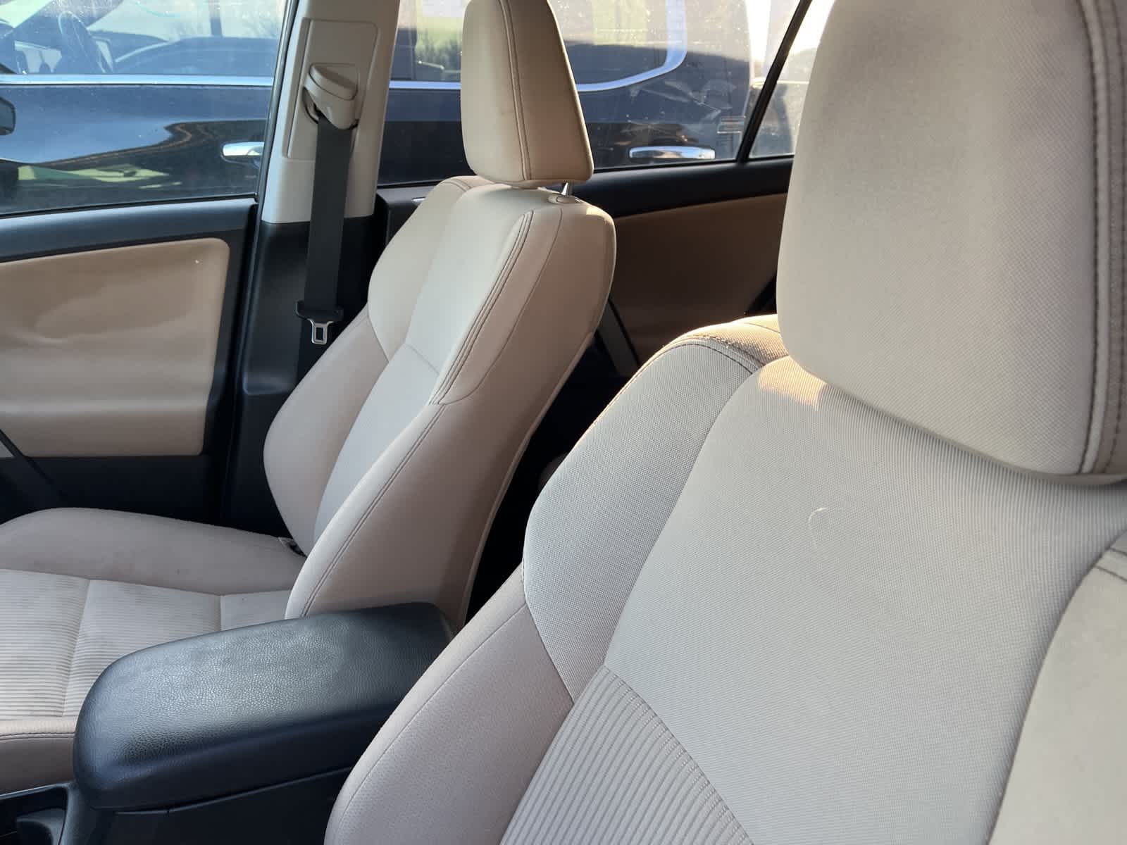 Thumbnail: 2015 Toyota RAV4 - 26