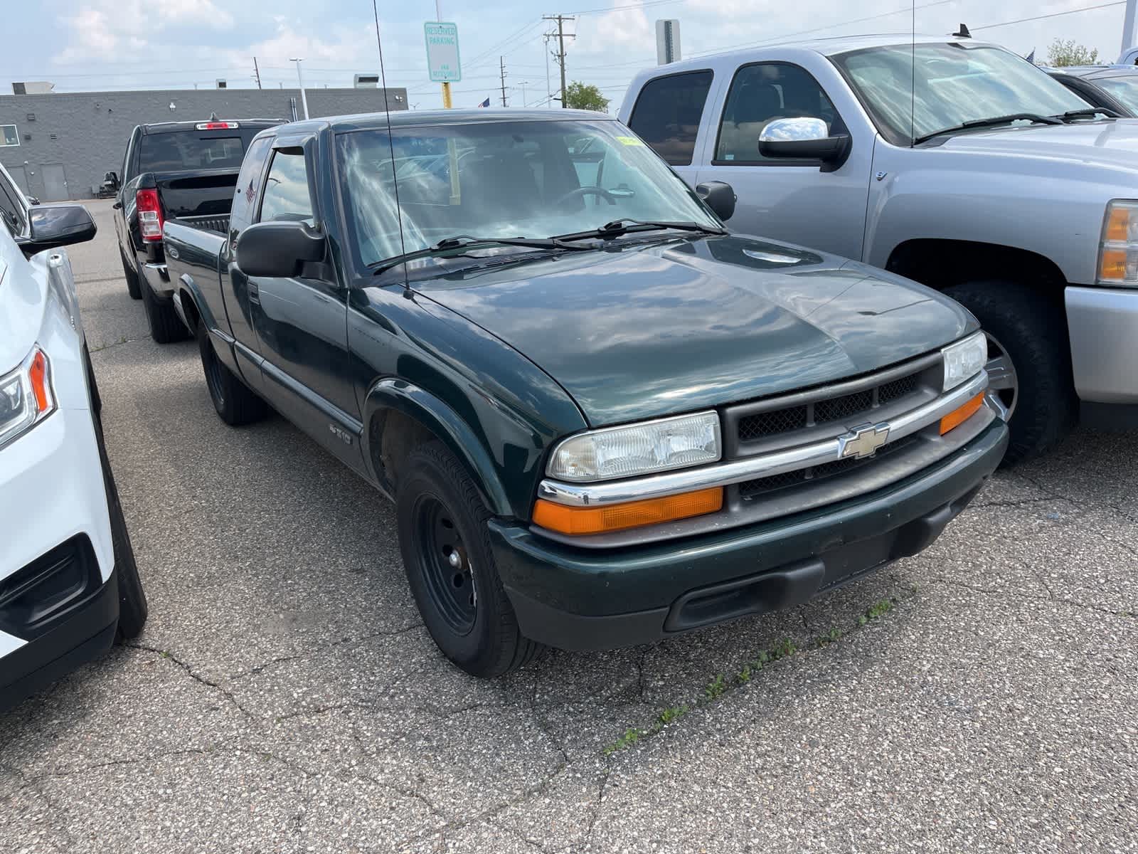 2003 Chevrolet S-10 LS 18