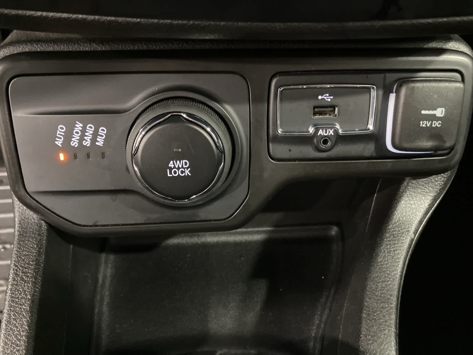 Thumbnail: 2023 Jeep Renegade - 18