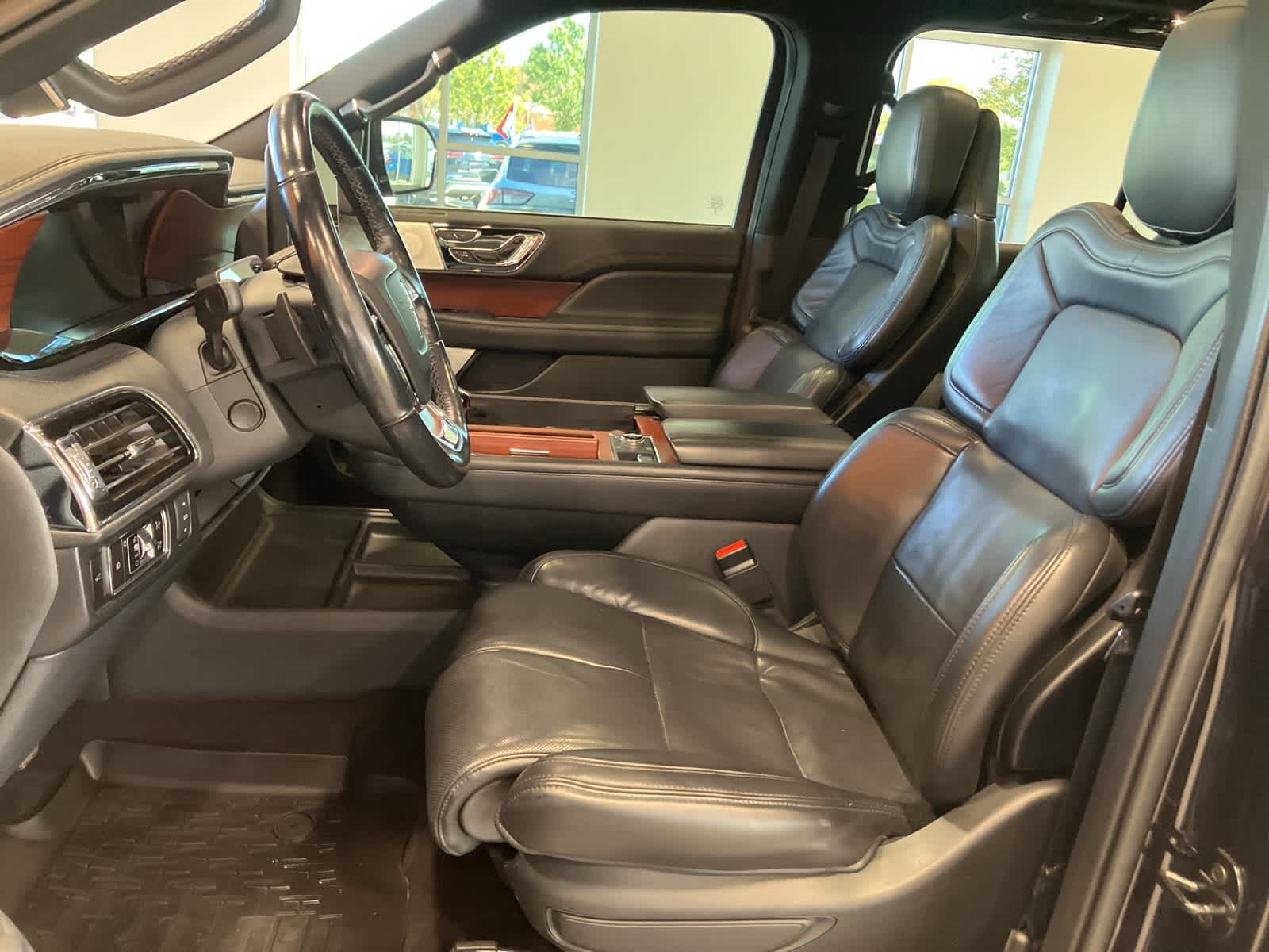 Thumbnail: 2023 Lincoln Navigator - 14