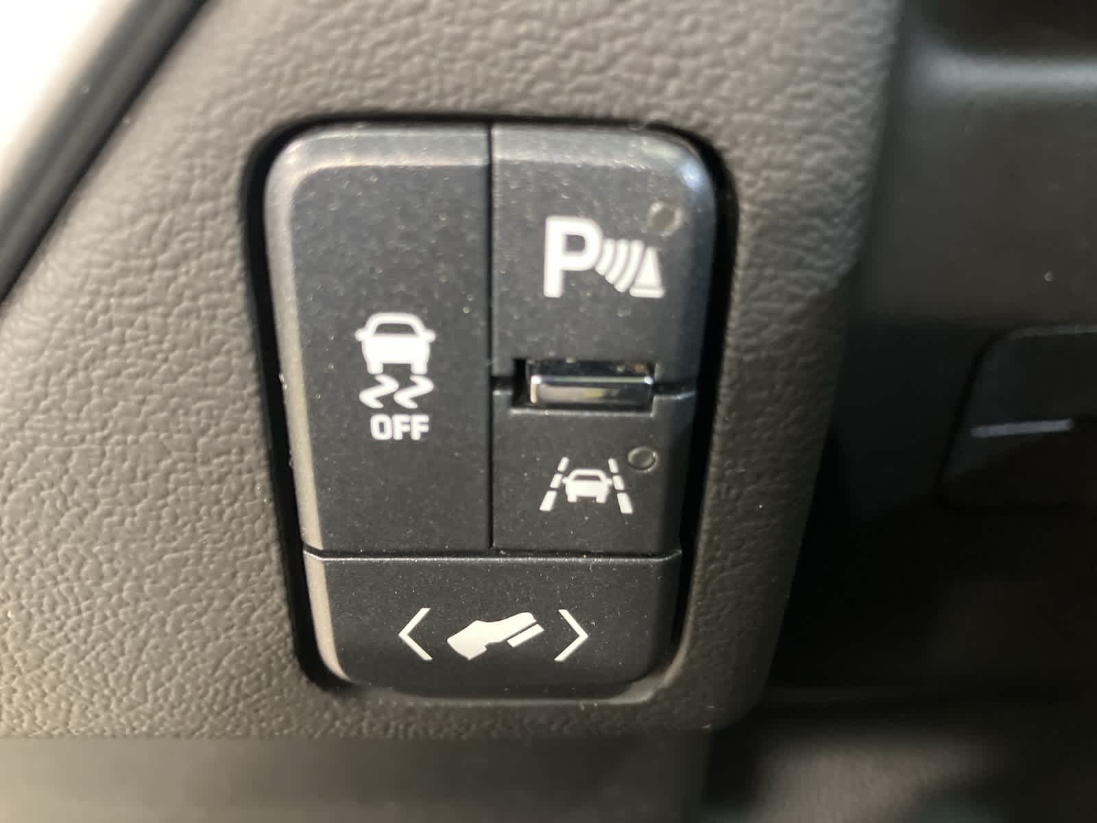 Thumbnail: 2019 Chevrolet Tahoe - 16