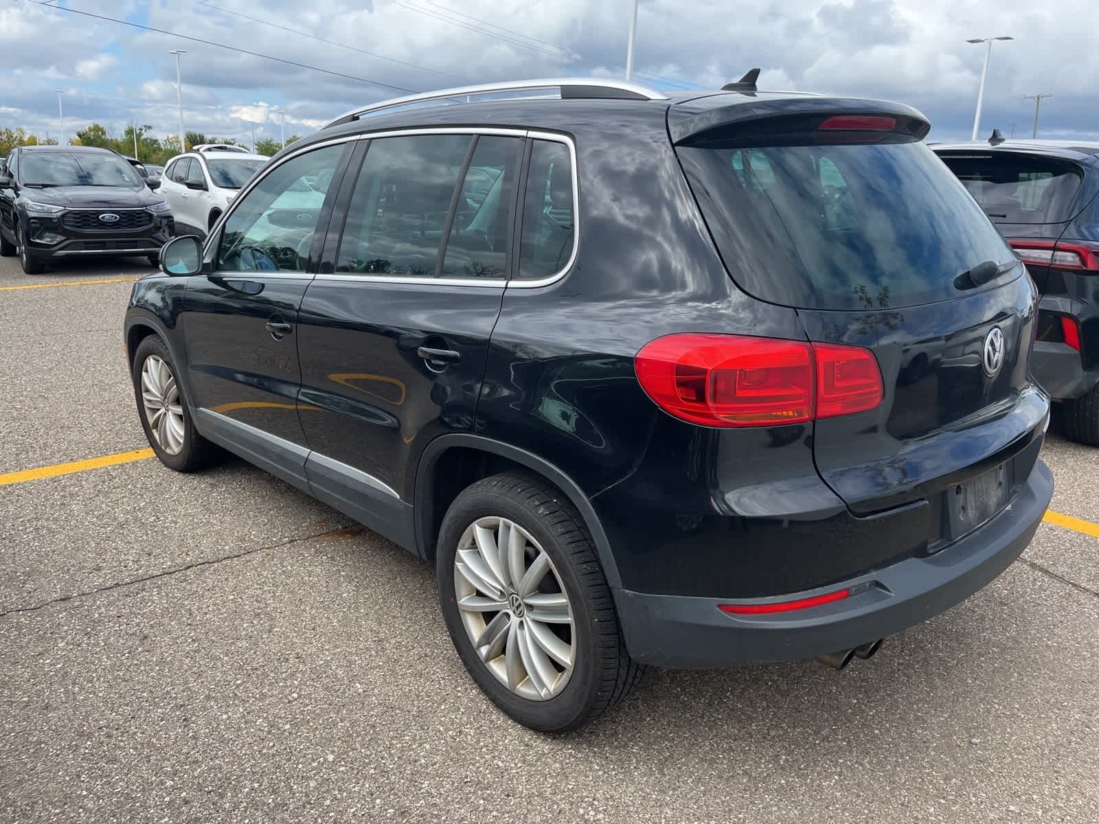 Thumbnail: 2013 Volkswagen Tiguan - 9