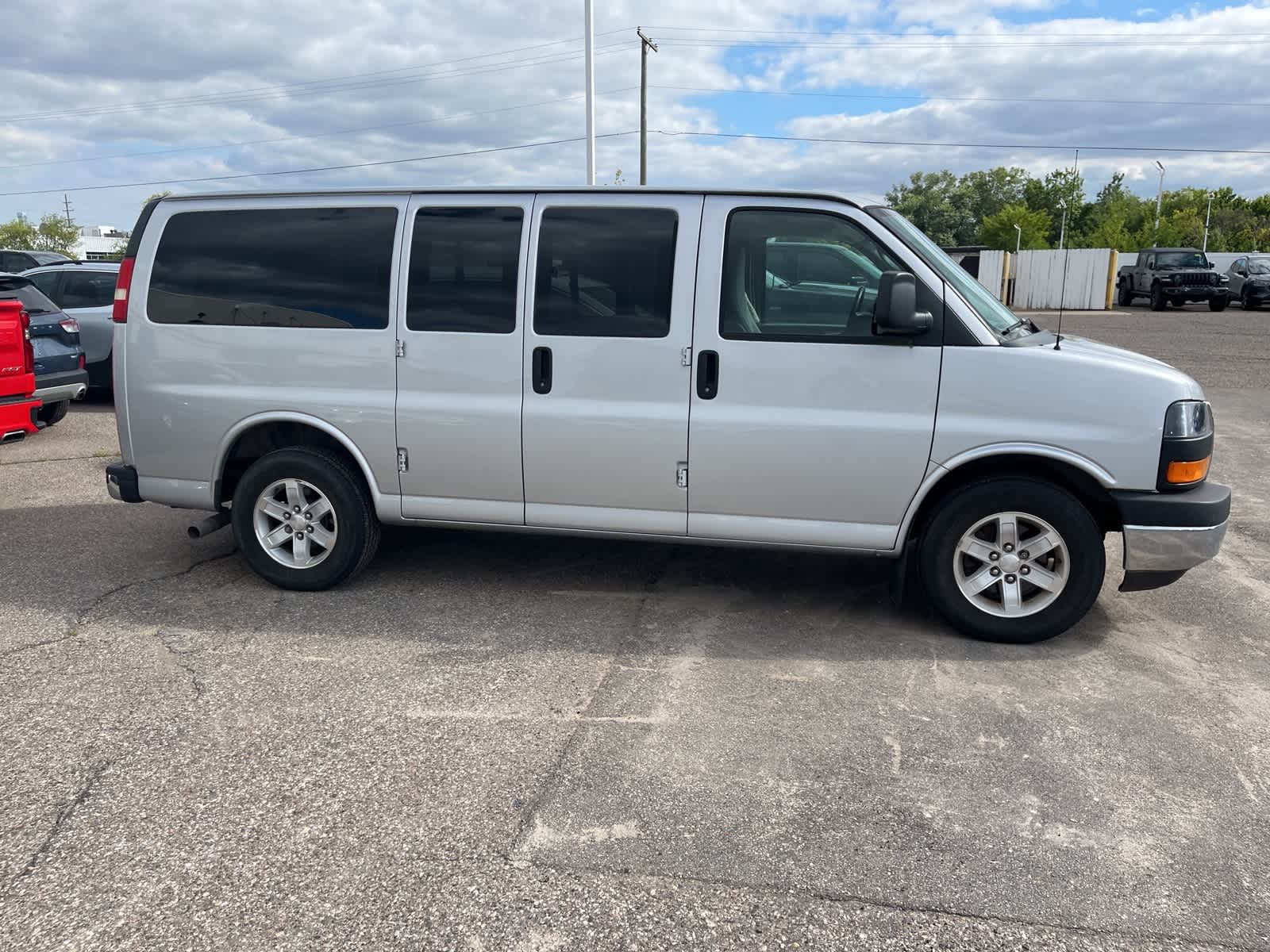 Thumbnail: 2014 GMC Savana - 15