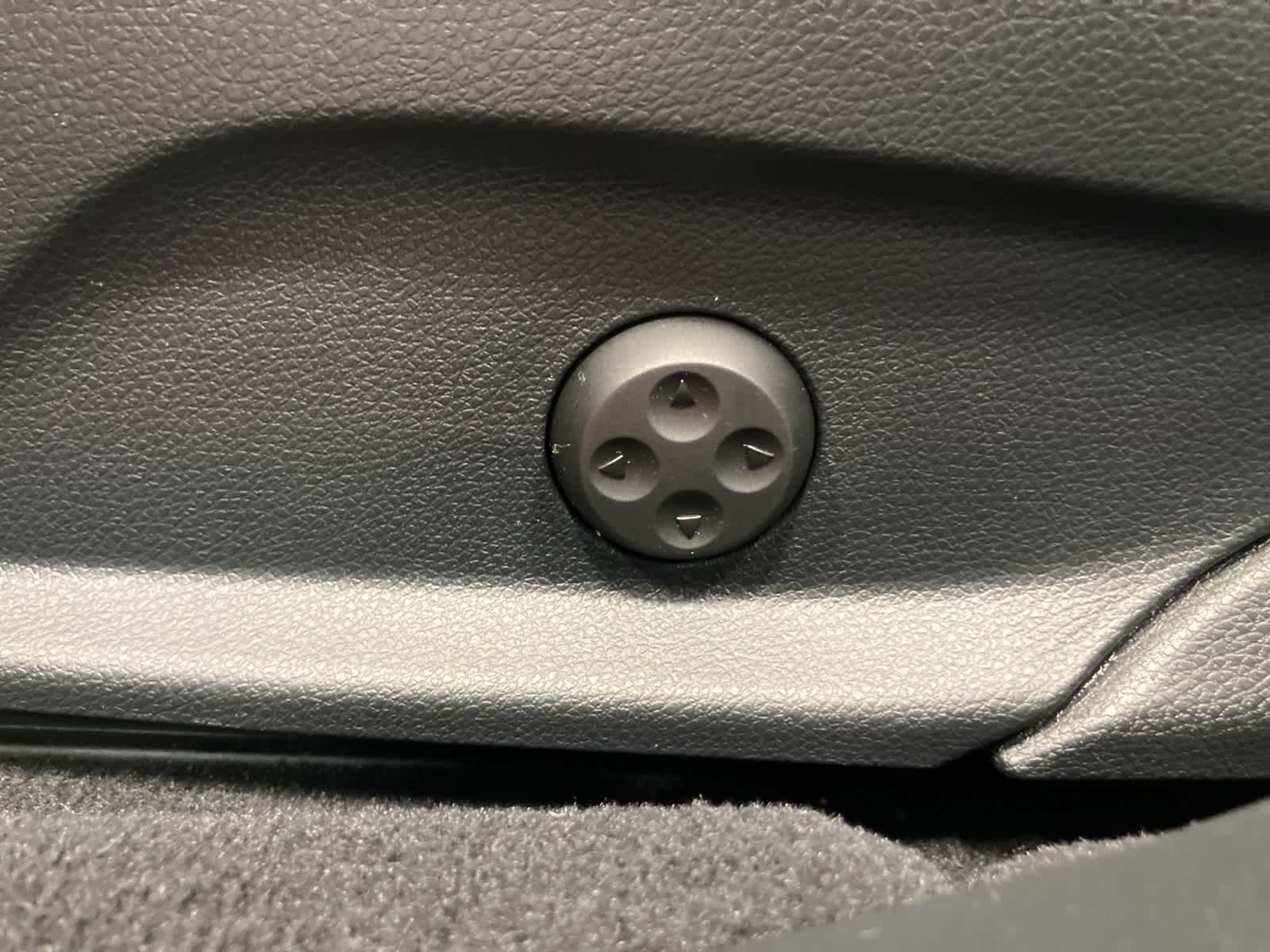 Thumbnail: 2022 Mercedes-Benz E-Class - 13