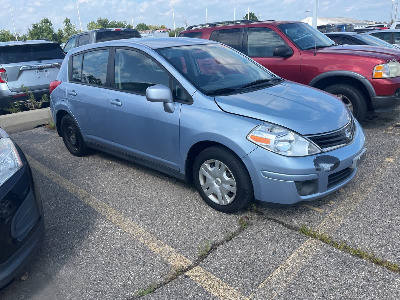 Thumbnail: 2010 Nissan Versa - 17