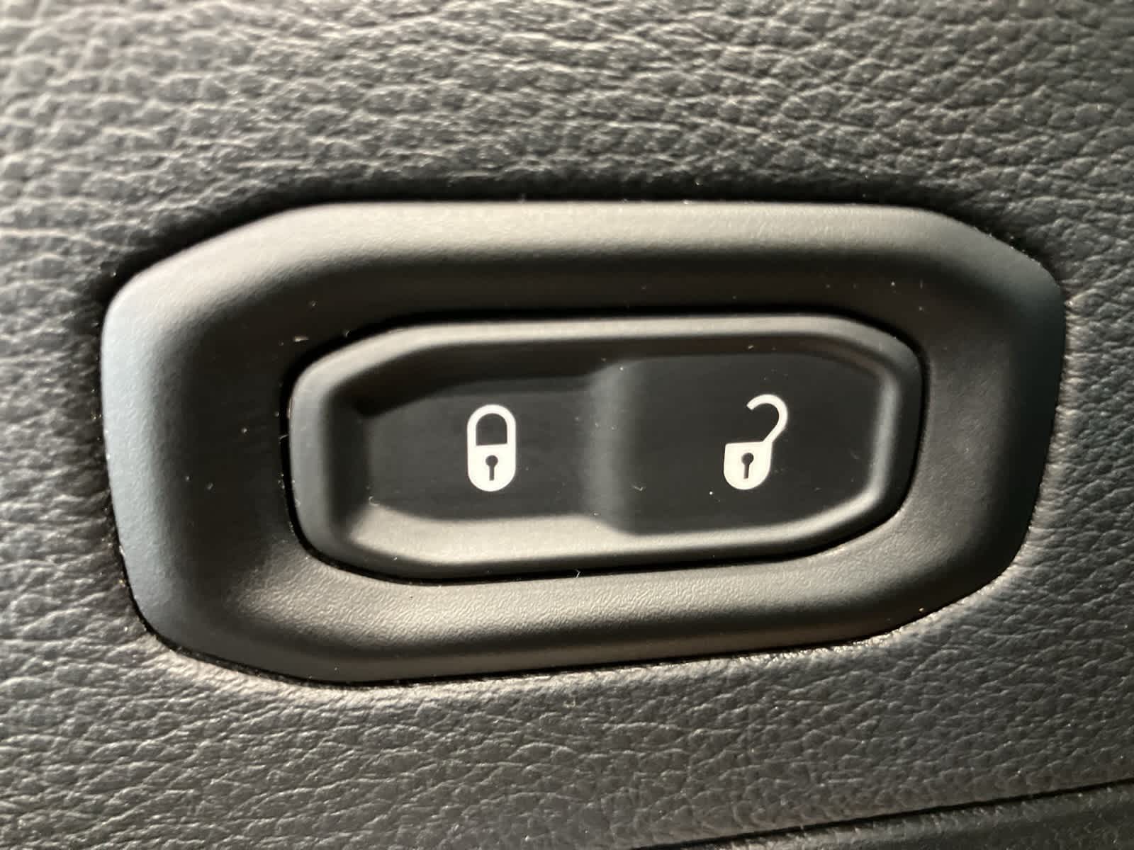 Thumbnail: 2019 Jeep Wrangler - 13