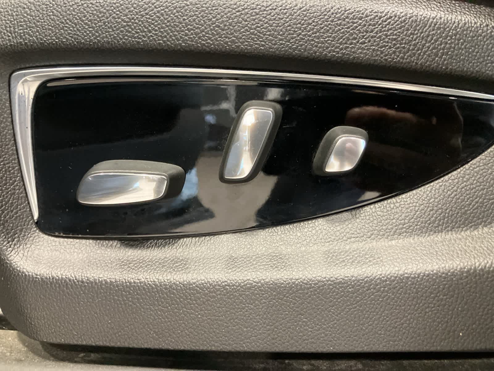 Thumbnail: 2017 Cadillac Escalade - 14