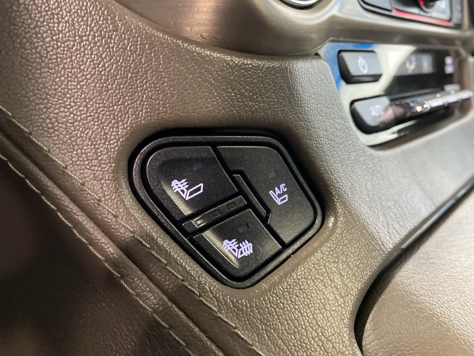 Thumbnail: 2016 GMC Yukon - 23