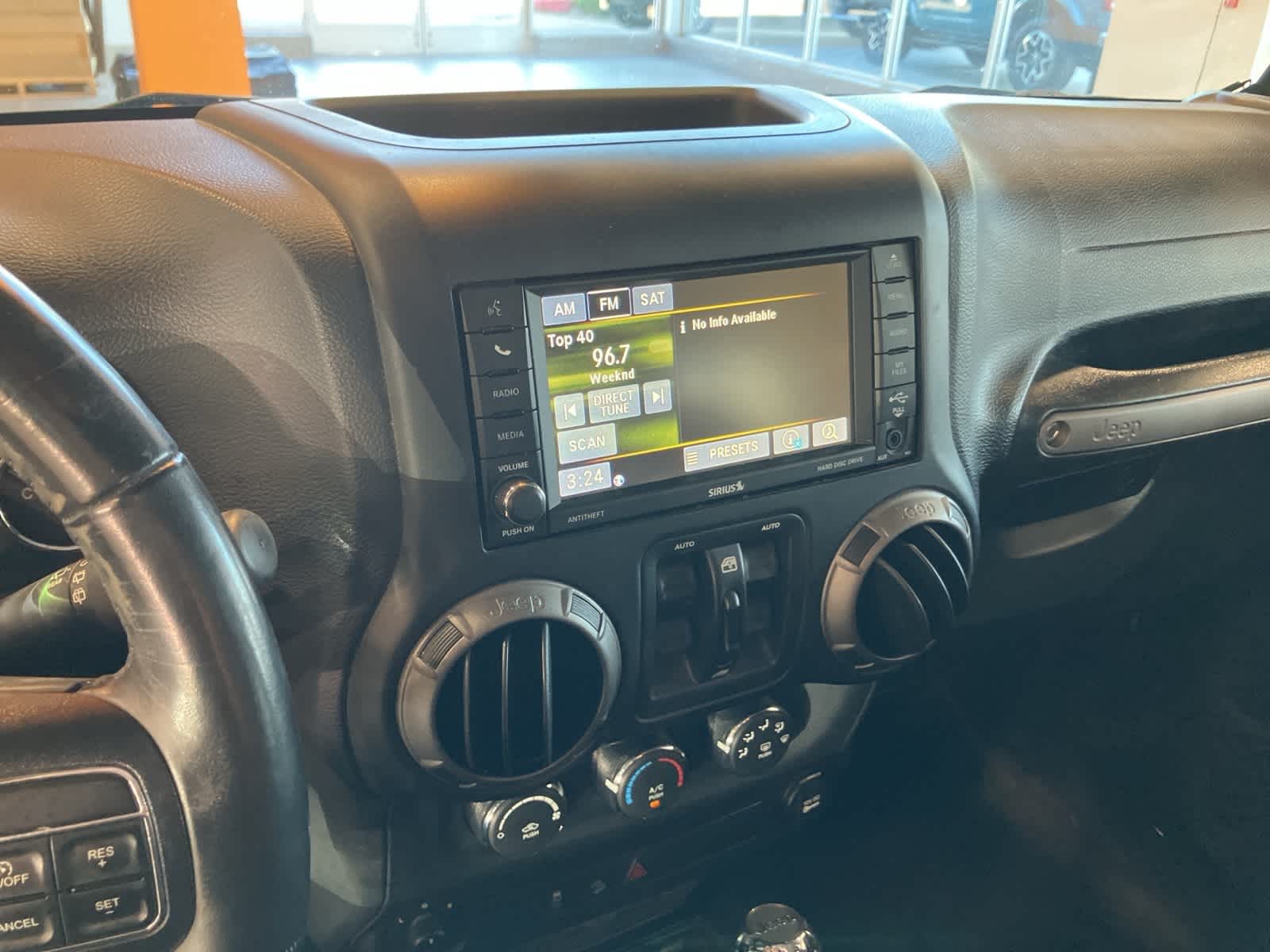 Thumbnail: 2017 Jeep Wrangler - 15