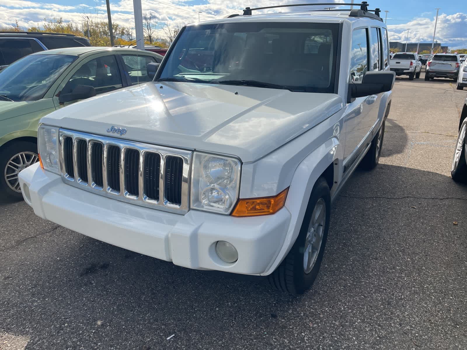 Thumbnail: 2008 Jeep Commander - 3