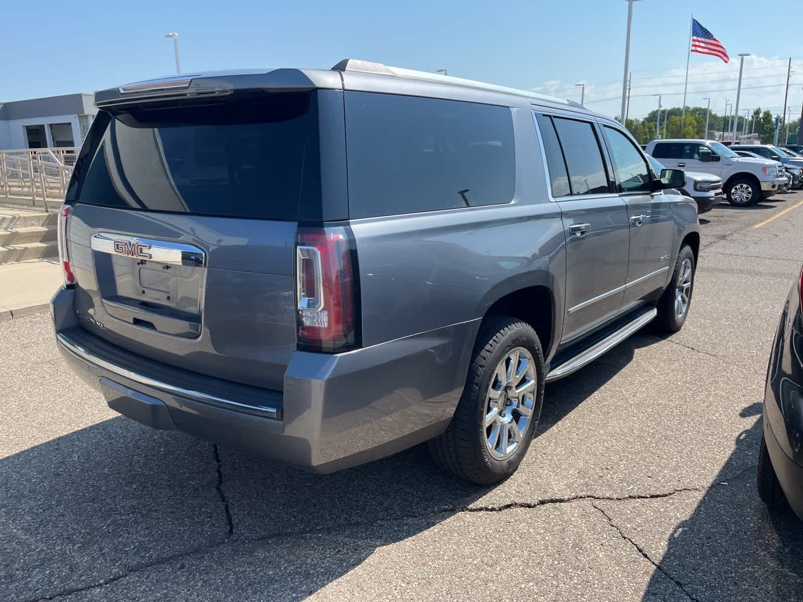 Thumbnail: 2018 GMC Yukon XL - 12