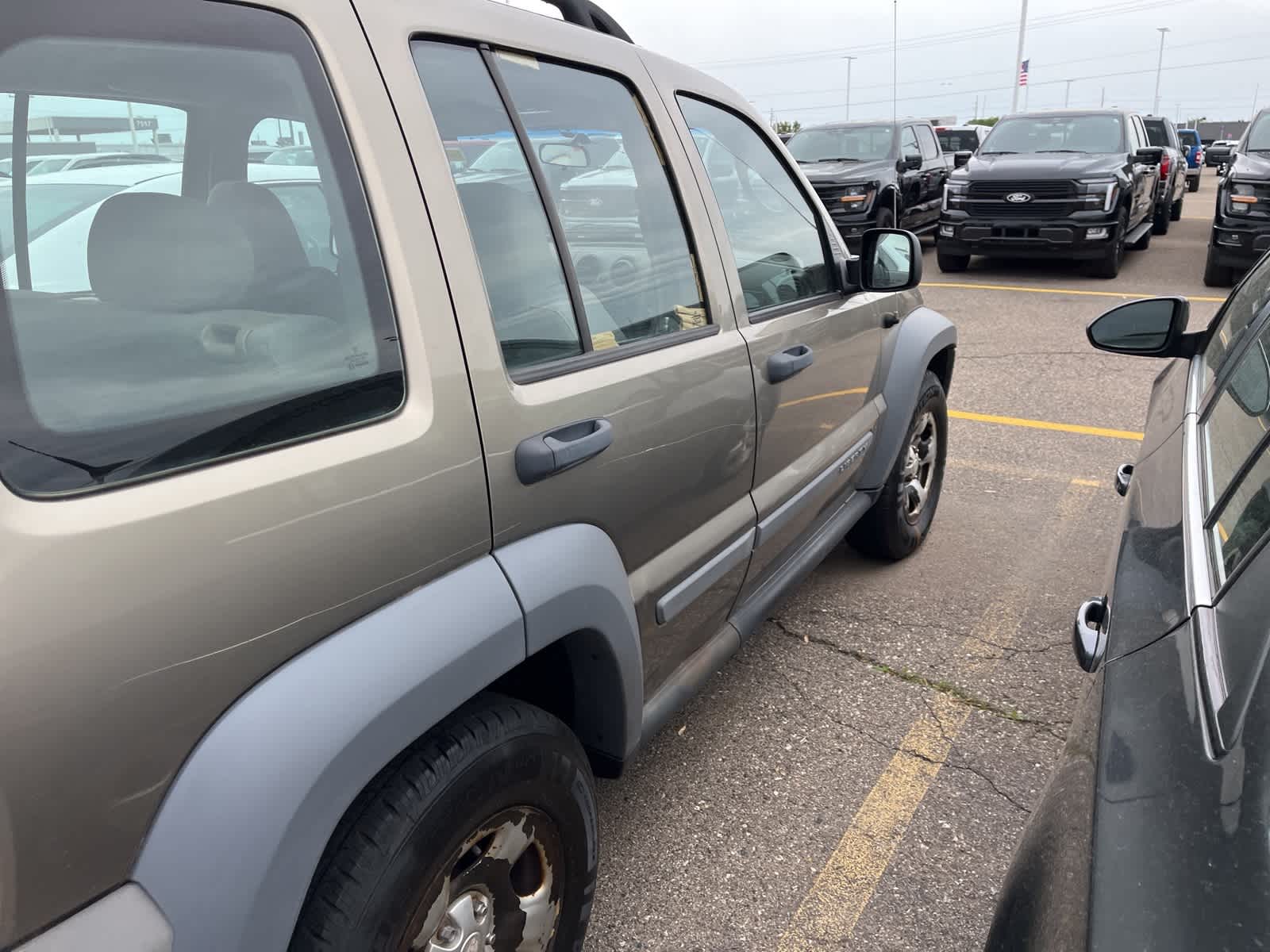 Thumbnail: 2005 Jeep Liberty - 16