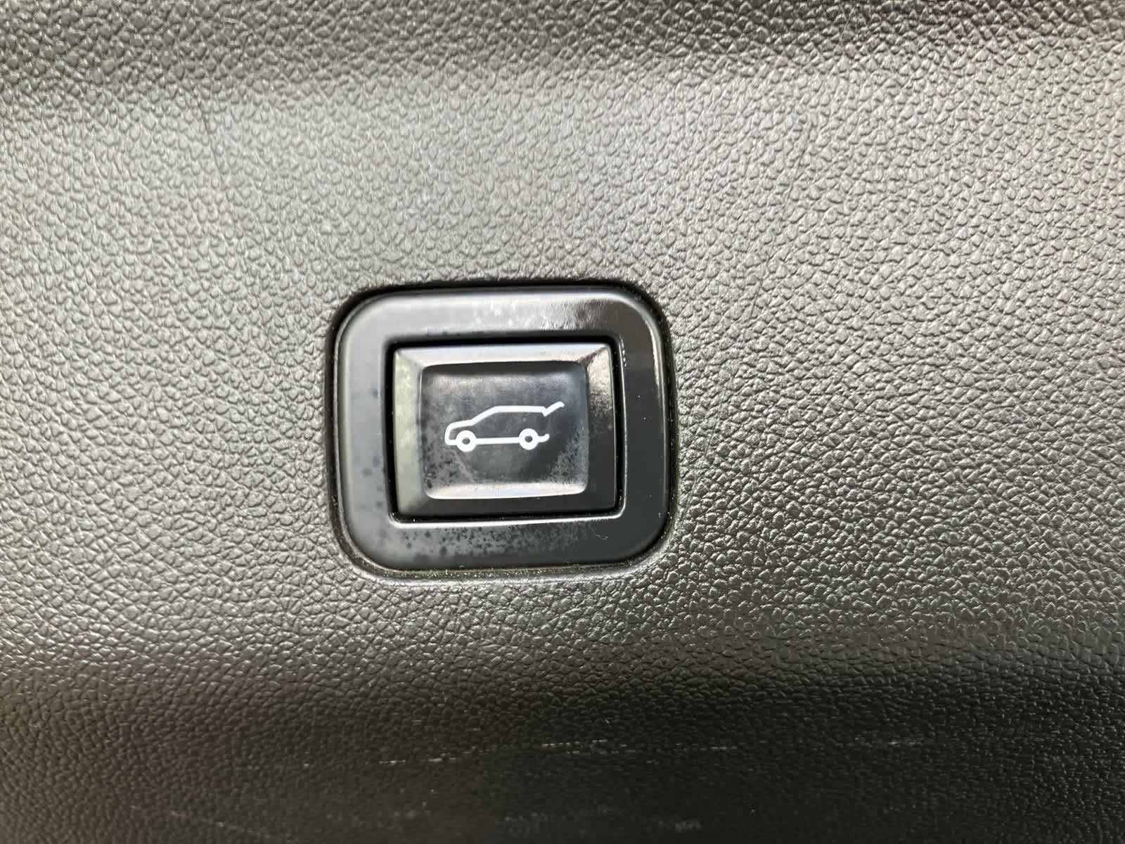 Thumbnail: 2021 Chevrolet Tahoe - 32
