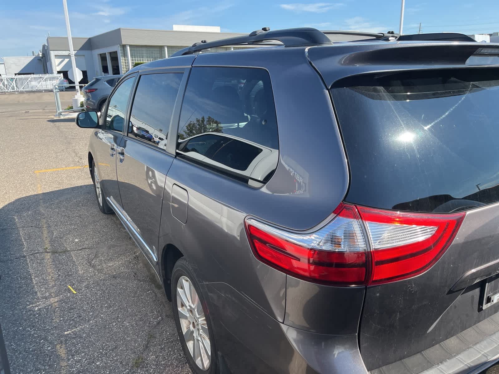 Thumbnail: 2015 Toyota Sienna - 11