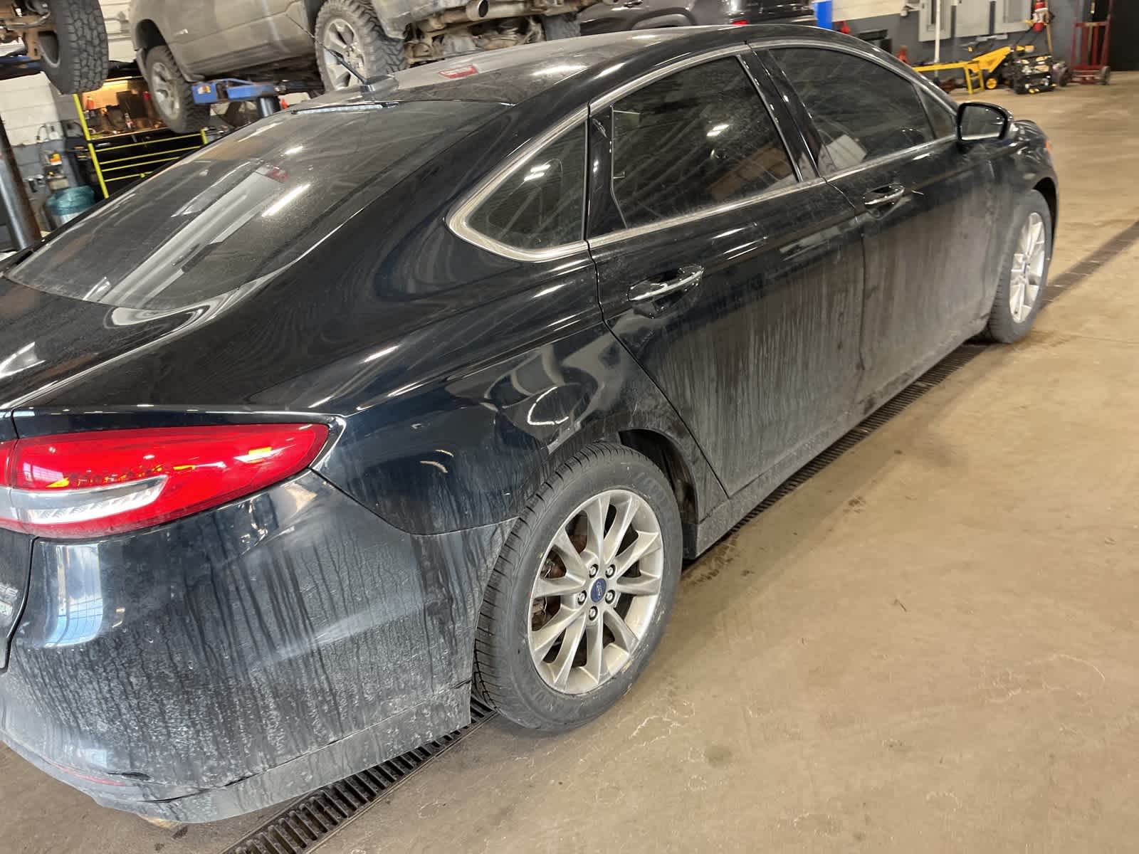 Thumbnail: 2017 Ford Fusion - 16