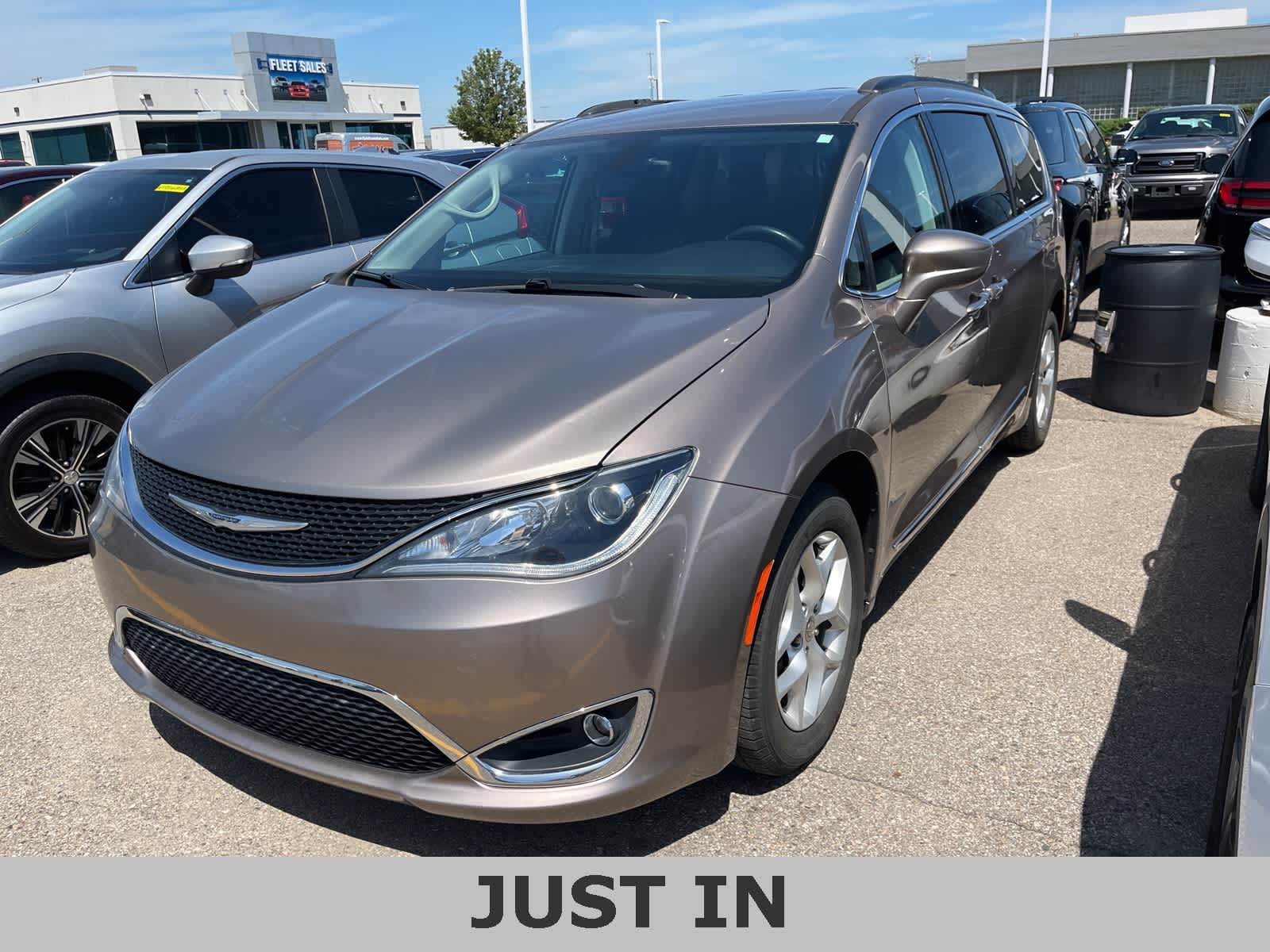 Thumbnail: 2017 Chrysler Pacifica - 1