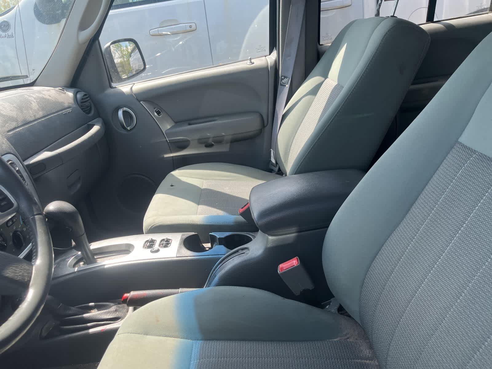 Thumbnail: 2005 Jeep Liberty - 12