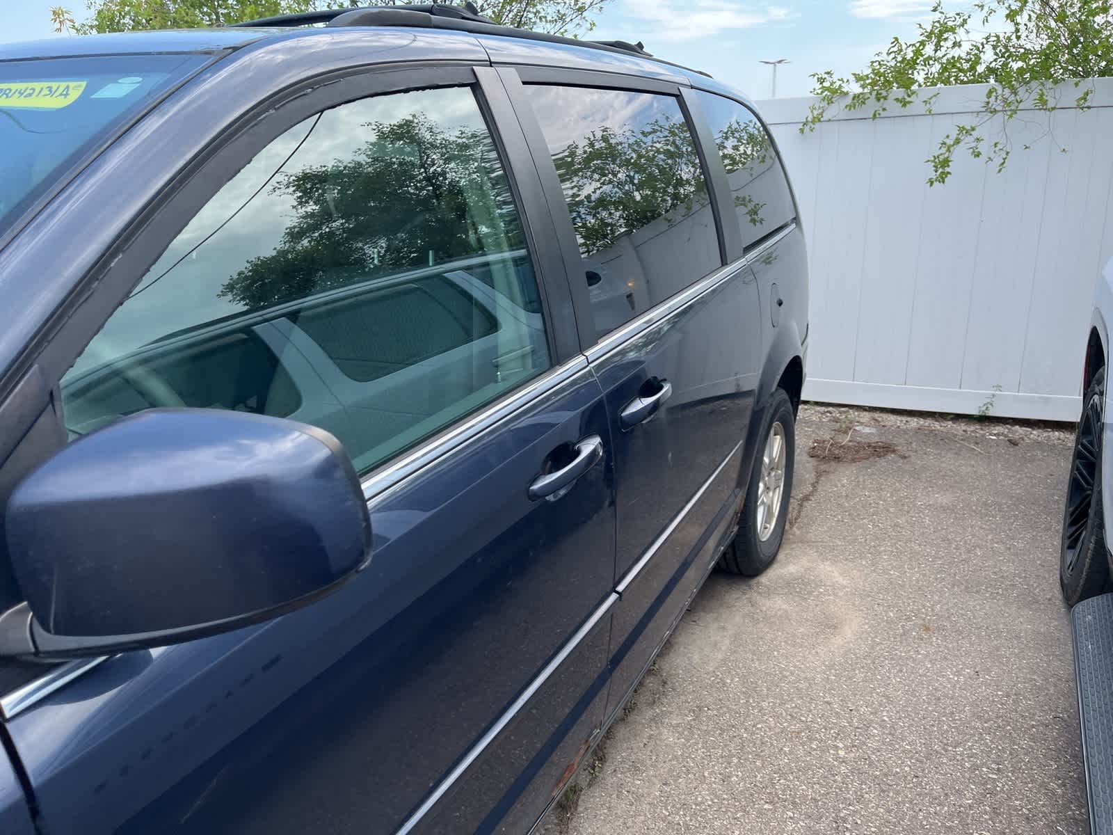 Thumbnail: 2008 Chrysler Town & Country - 7