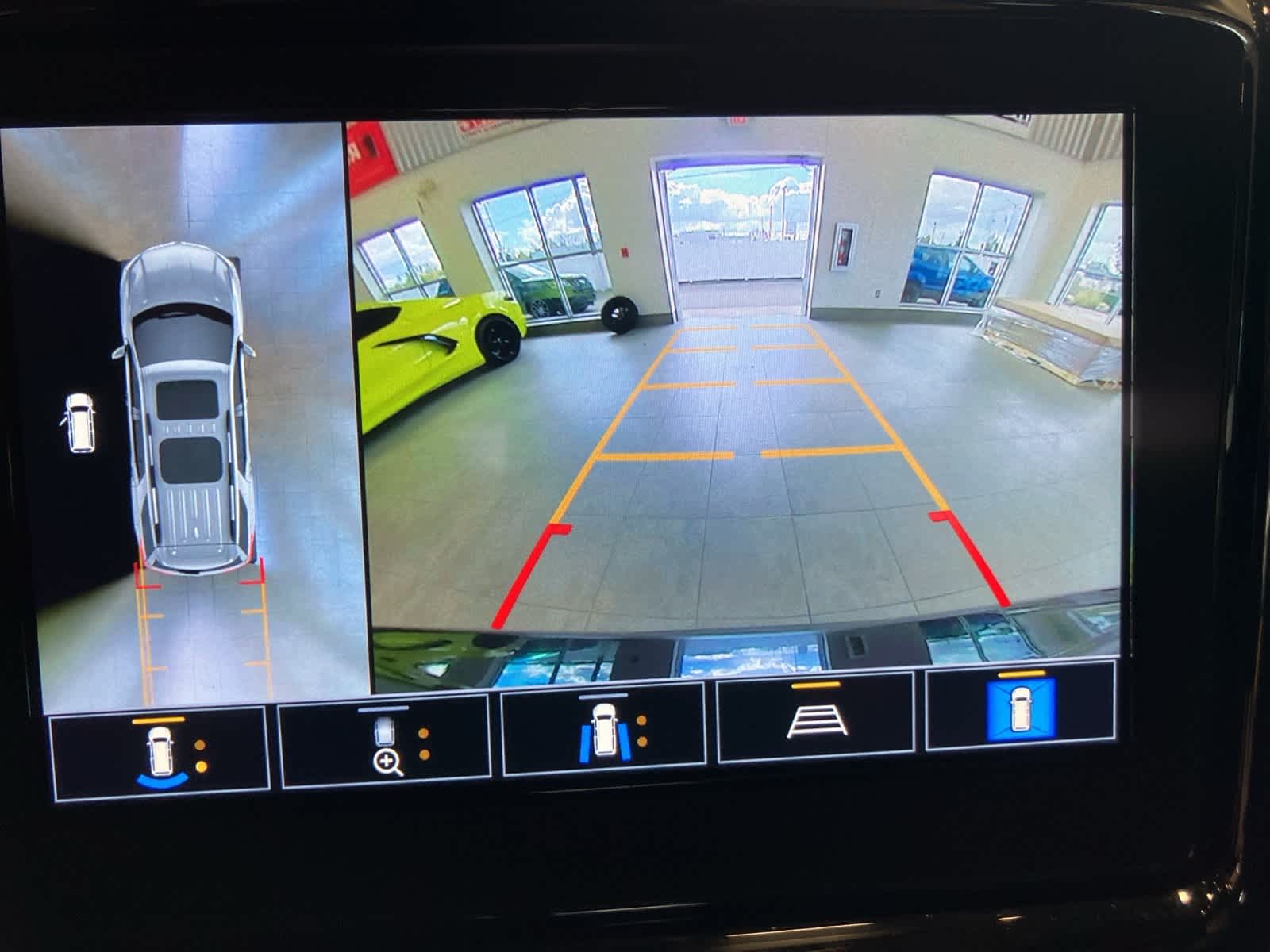 Thumbnail: 2022 Chevrolet Traverse - 25