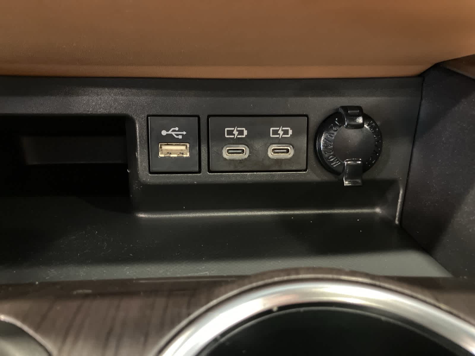 Thumbnail: 2023 Toyota Highlander - 21