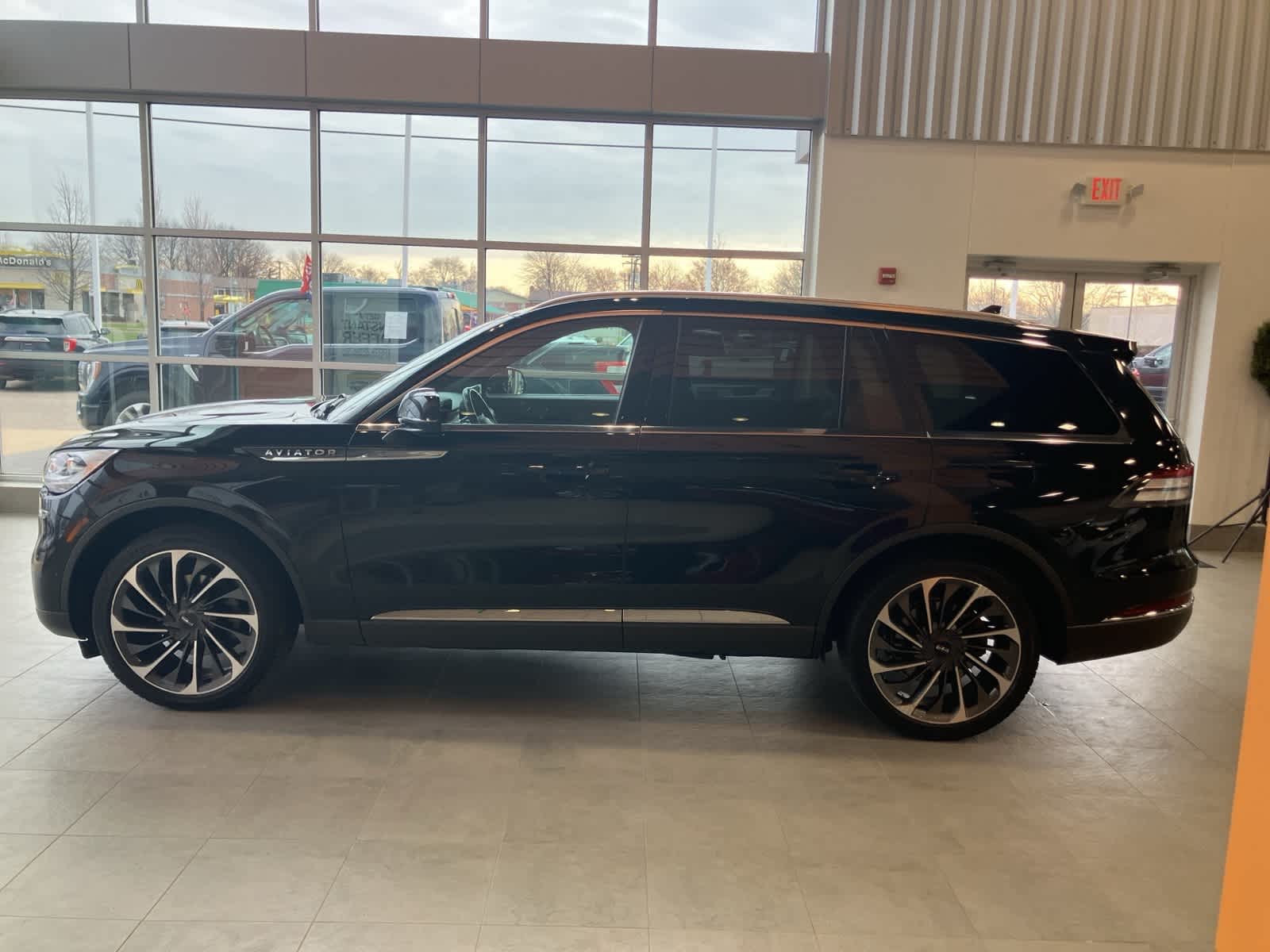 Thumbnail: 2023 Lincoln Aviator - 7