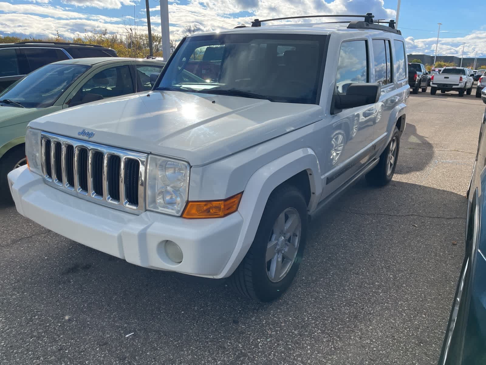 Thumbnail: 2008 Jeep Commander - 2