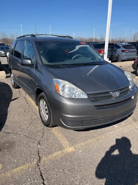 2004 Toyota Sienna LE 8