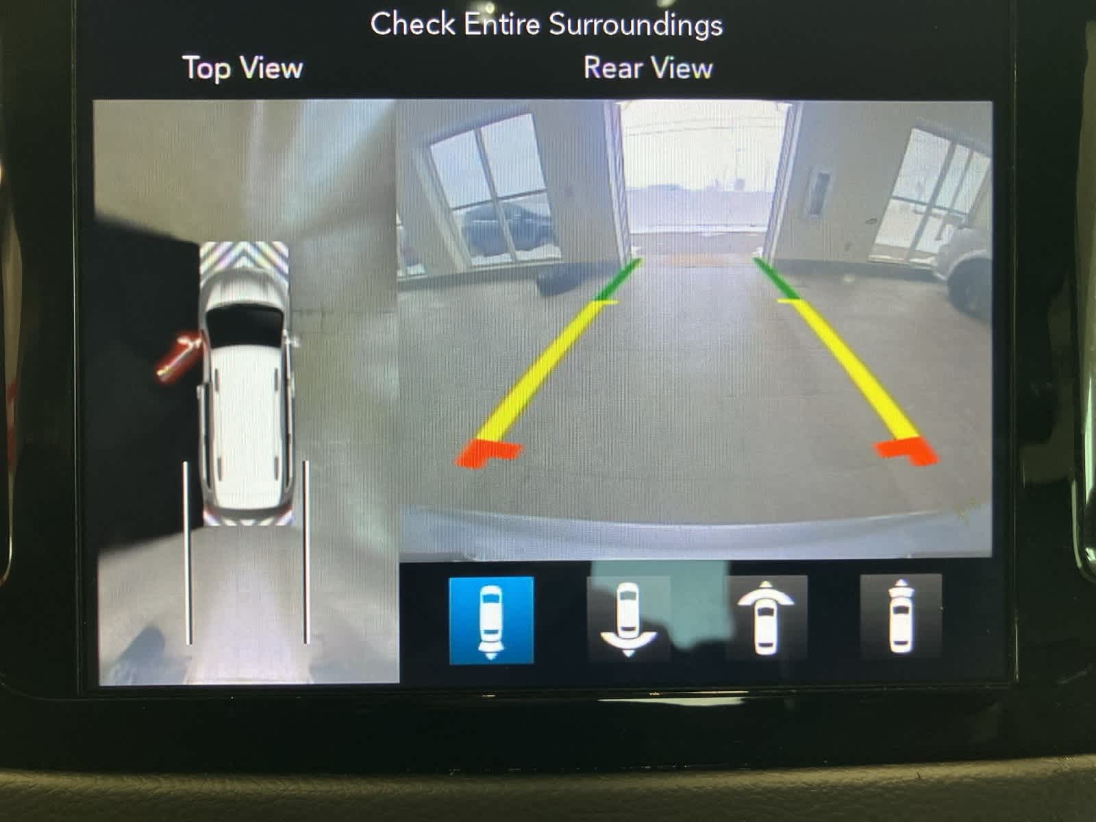 Thumbnail: 2018 Chrysler Pacifica - 20