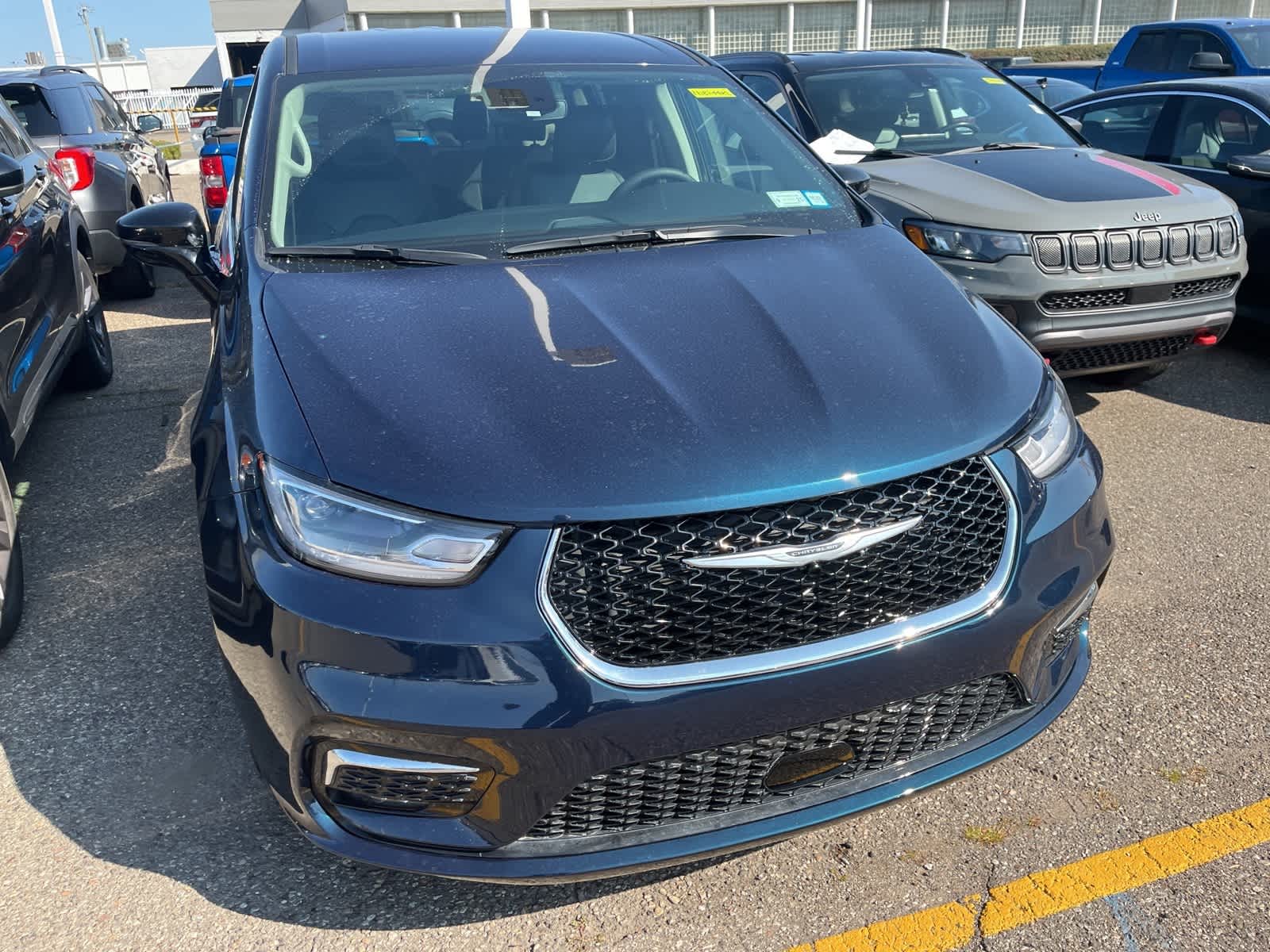 Thumbnail: 2024 Chrysler Pacifica - 20
