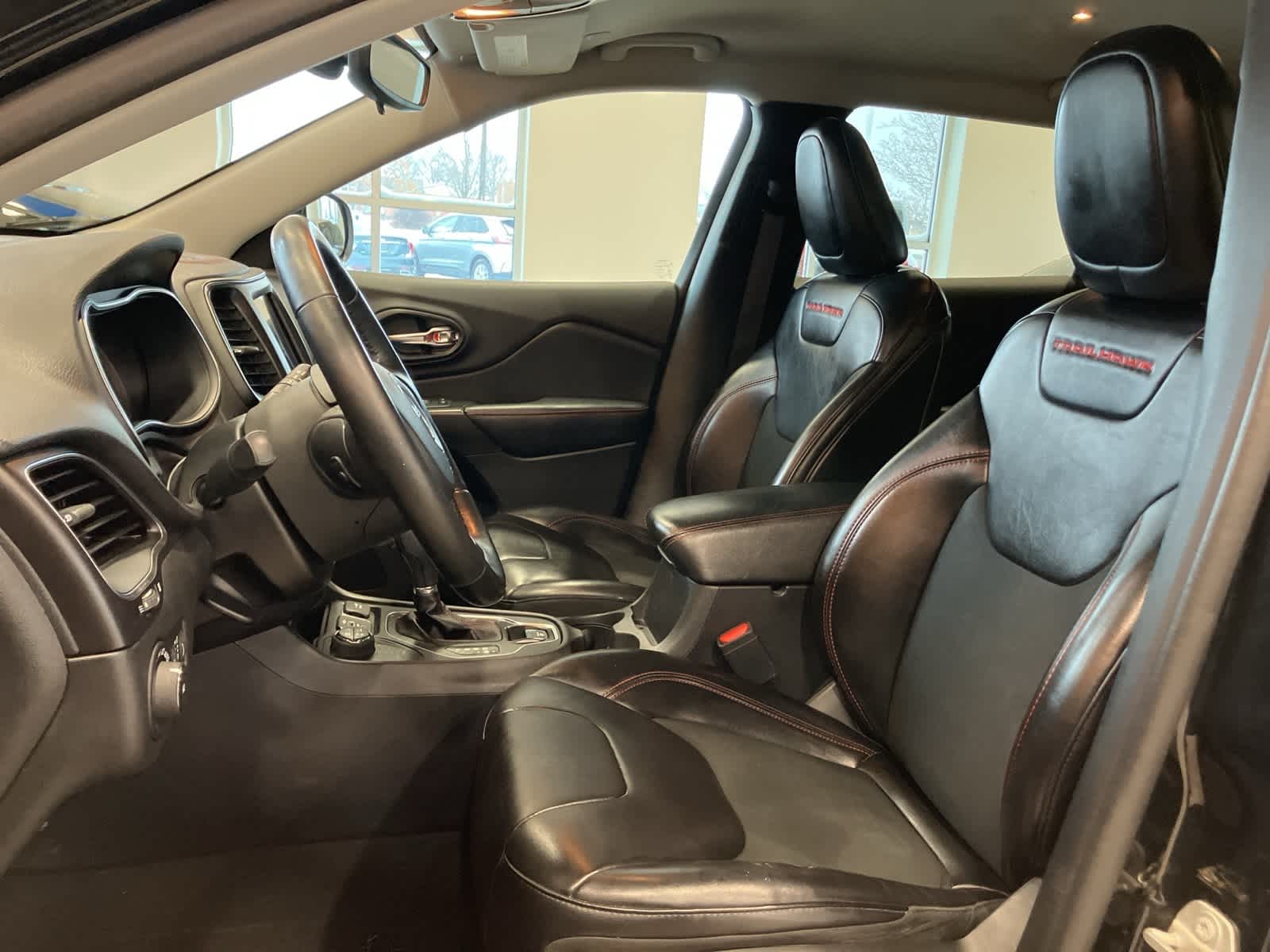 Thumbnail: 2020 Jeep Cherokee - 10