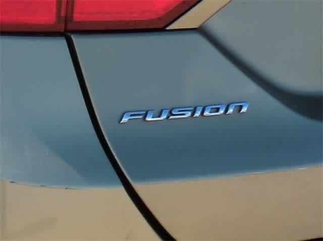 2013 Ford Fusion SE 12