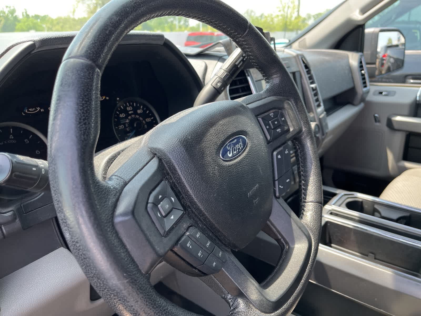 2015 Ford F-150 XLT 24