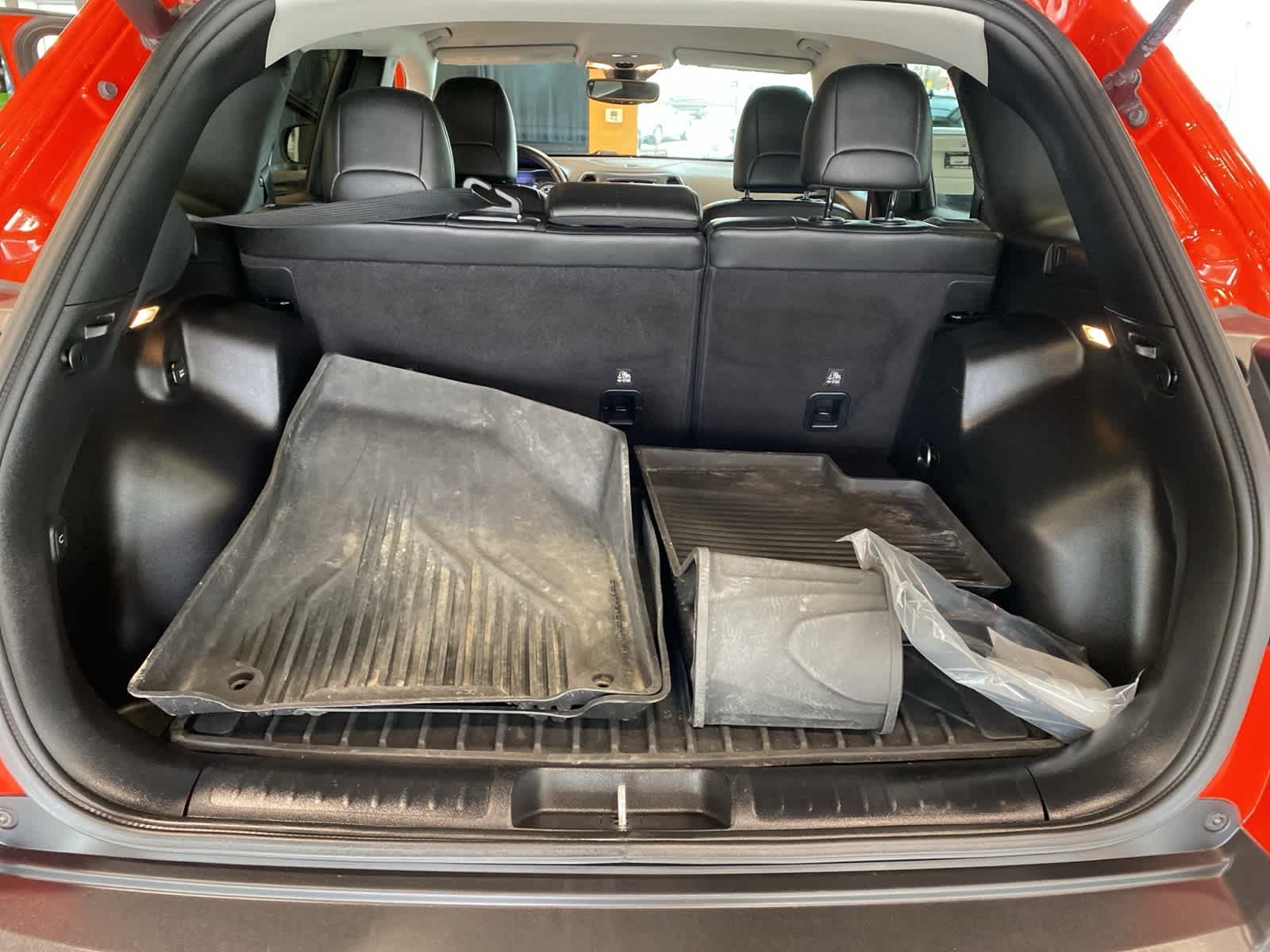 Thumbnail: 2021 Jeep Cherokee - 29