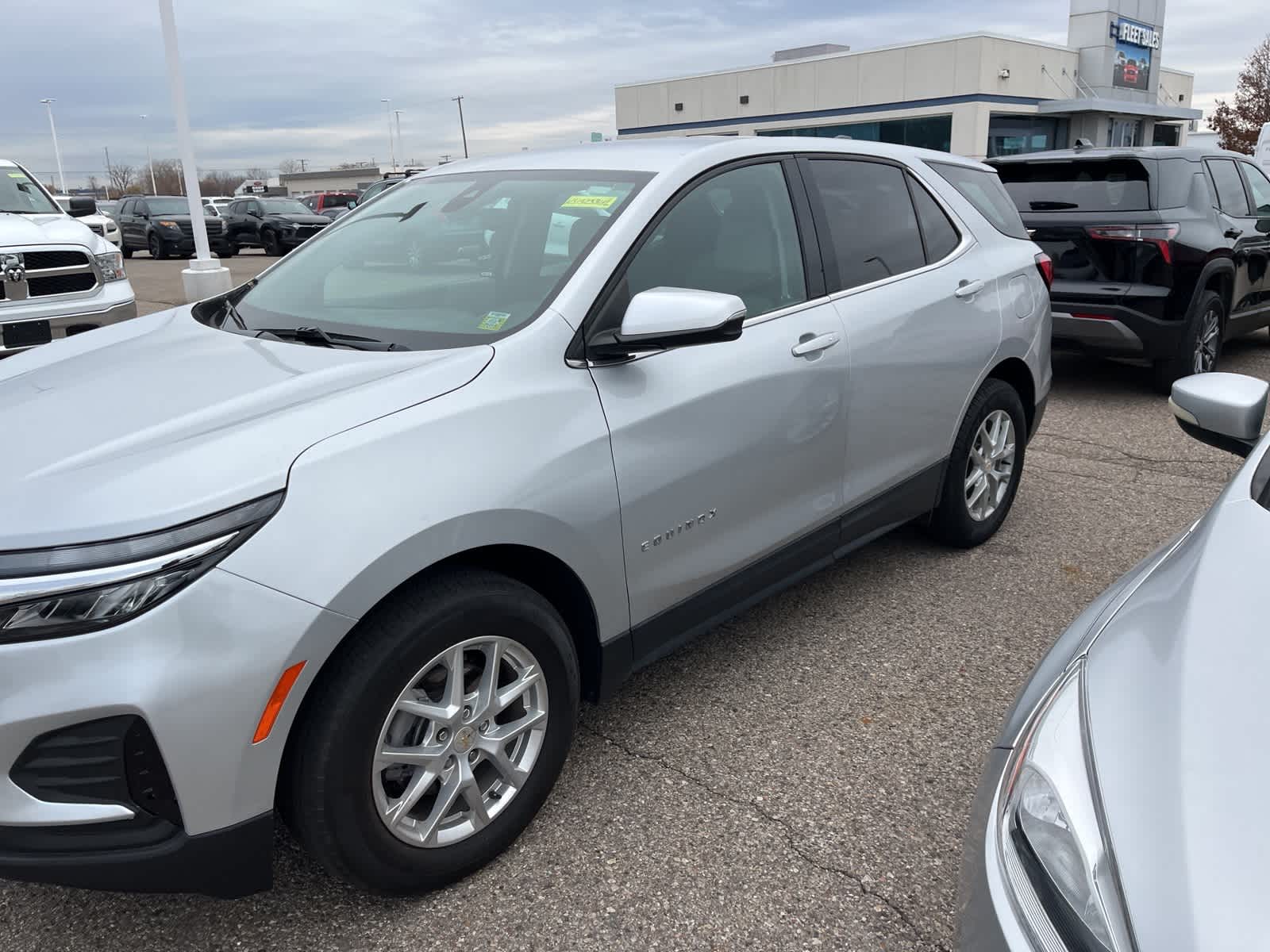 Thumbnail: 2022 Chevrolet Equinox - 6