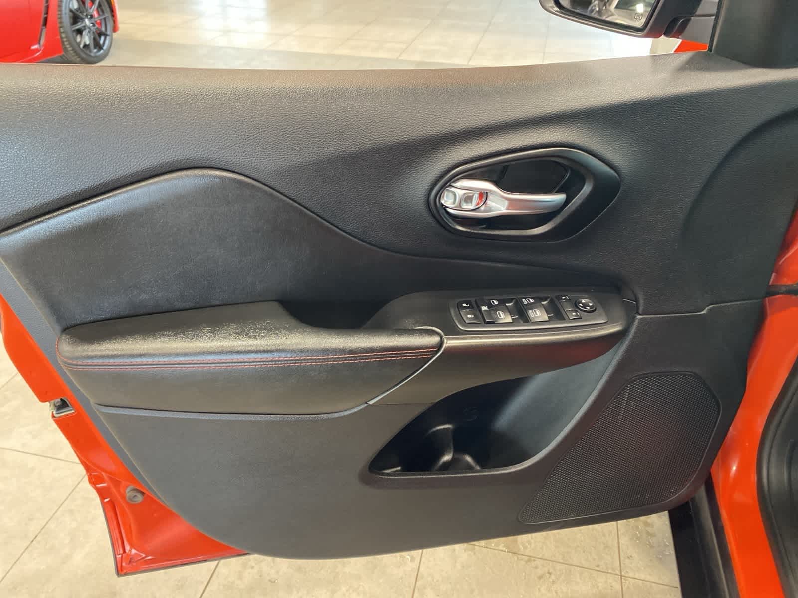 Thumbnail: 2021 Jeep Cherokee - 17