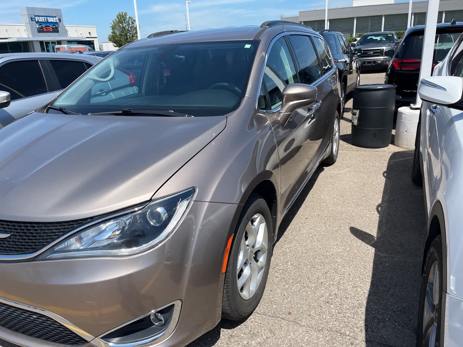 Thumbnail: 2017 Chrysler Pacifica - 4