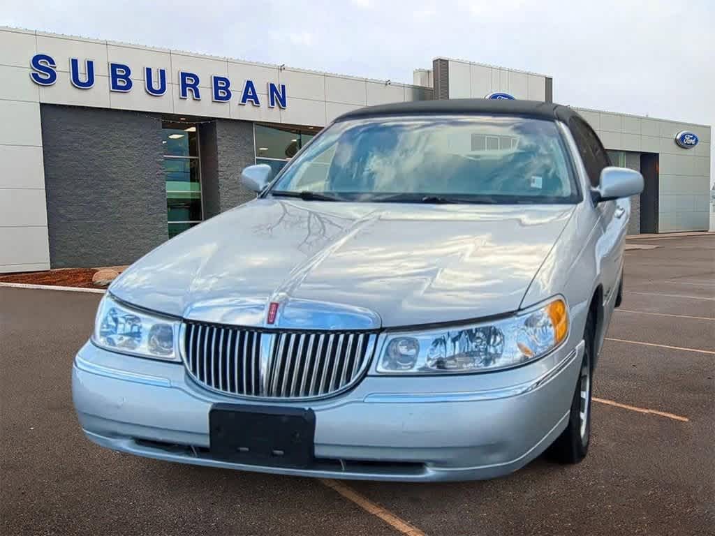 2000 Lincoln Town Car Signature 3