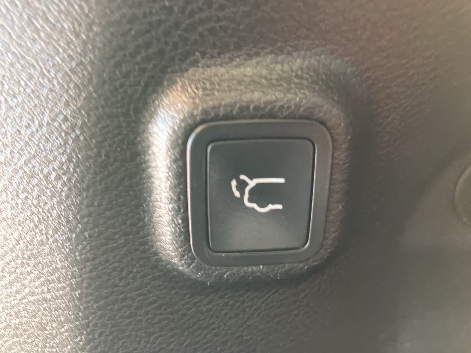 Thumbnail: 2020 Jeep Cherokee - 32