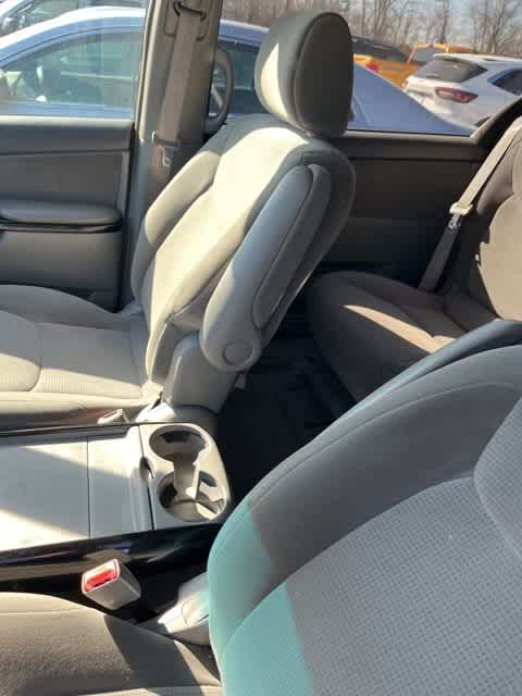 2004 Toyota Sienna LE 11