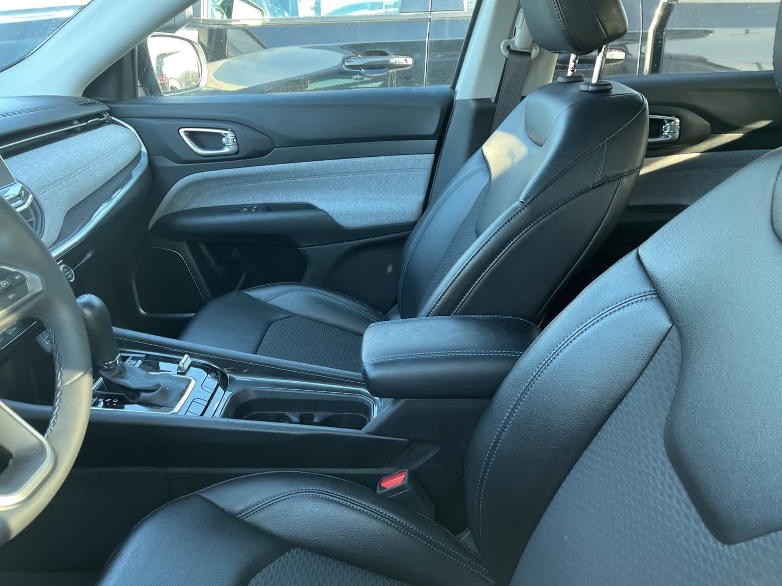 Thumbnail: 2022 Jeep Compass - 24